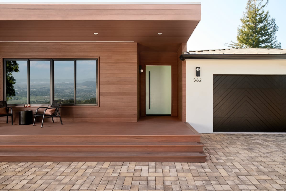 TimberTech-Mahogany-Vintage-Cladding-Hero-3-4-angle-0342_RTjpg1